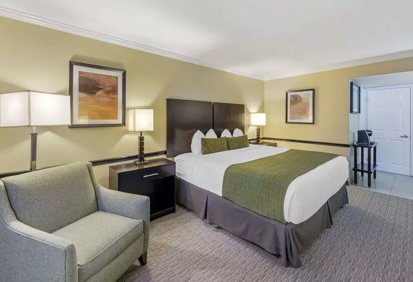 Отель Best Western Canoga Park Motor Inn