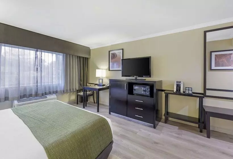 Отель Best Western Canoga Park Motor Inn