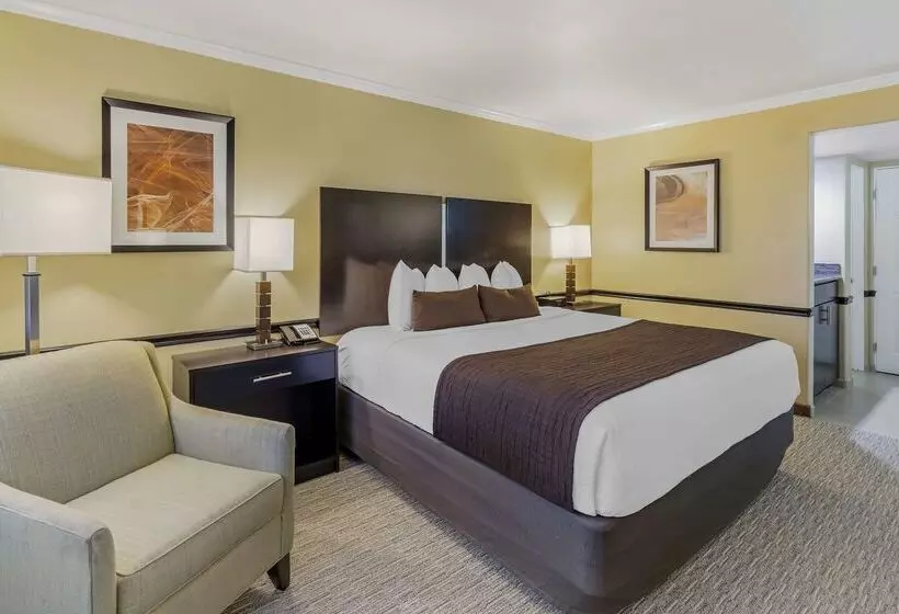 Отель Best Western Canoga Park Motor Inn