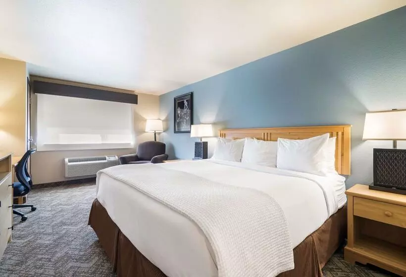 בית מלון כפרי Best Western Golden Spike Inn & Suites