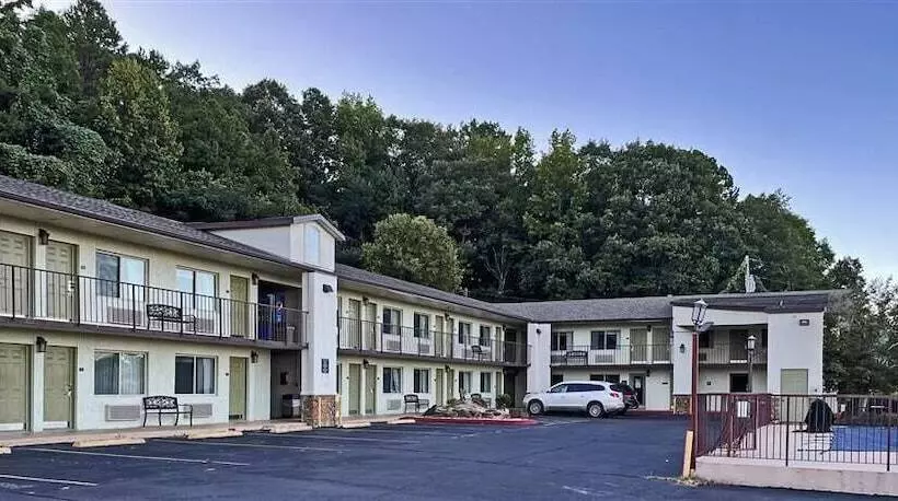 酒店 Quality Inn Clinton North