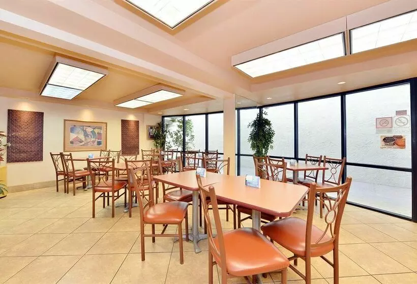 Hotel Ramada By Wyndham Mesa Downtown