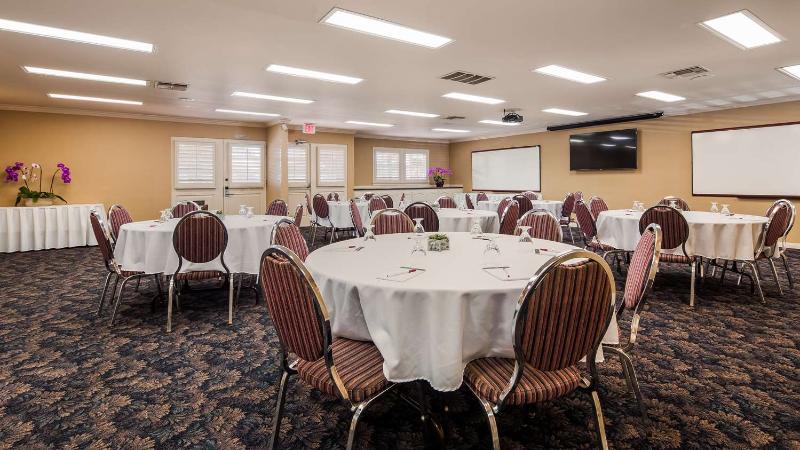 호텔 Best Western Plus Pepper Tree Inn