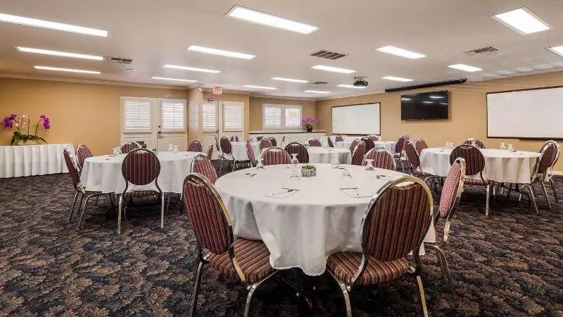 فندق Best Western Plus Pepper Tree Inn