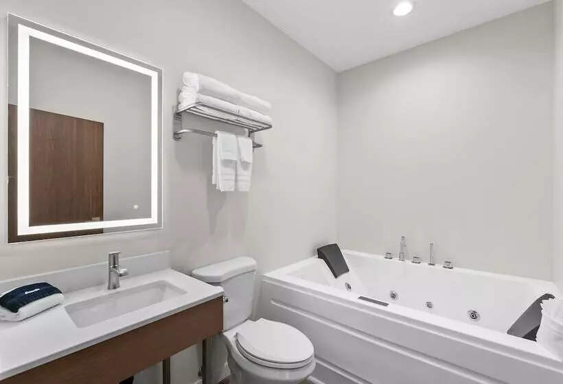 Cedar Street Hotel & Suites