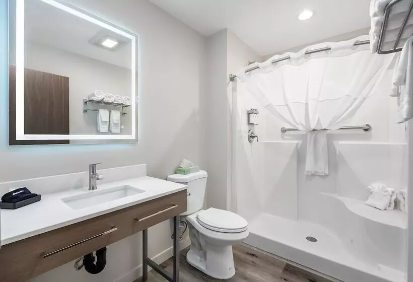 Cedar Street Hotel & Suites