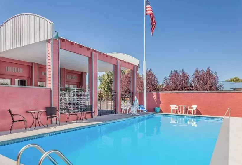 Hotel Days Inn By Wyndham Burns