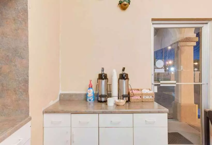 فندق Knights Inn Van Horn