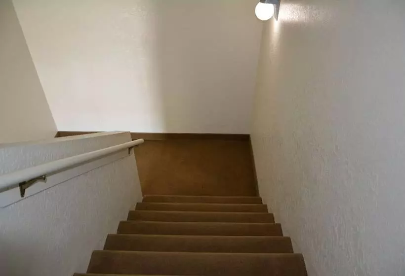 فندق Locomotive Inn