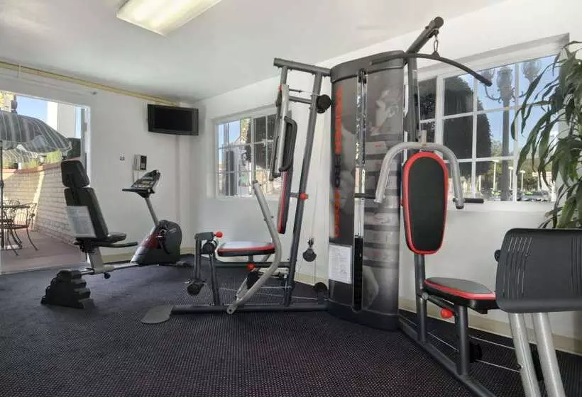 فندق Ramada By Wyndham Pasadena