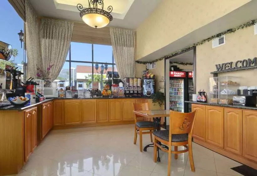 فندق Ramada By Wyndham Pasadena