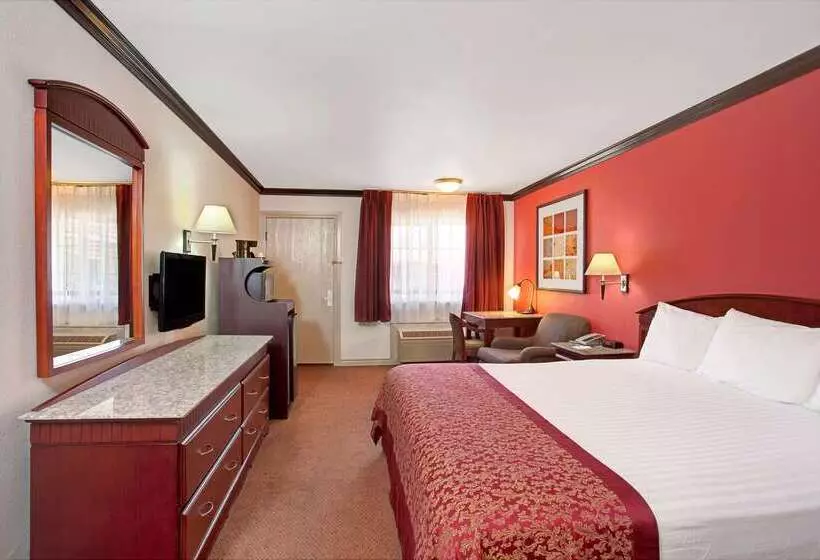 فندق Ramada By Wyndham Pasadena