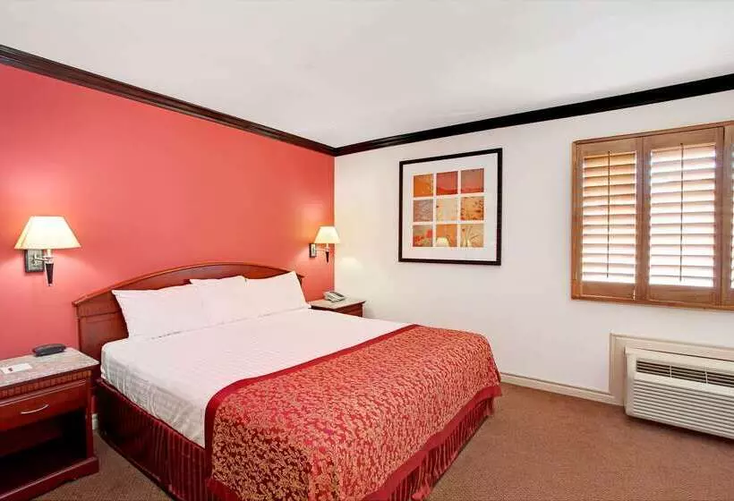 فندق Ramada By Wyndham Pasadena