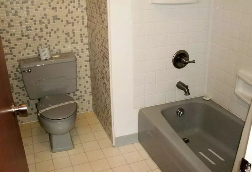 فندق على الطريق Budget Host Inn