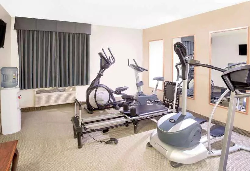 Отель Baymont By Wyndham Green Bay