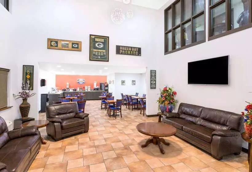 Отель Baymont By Wyndham Green Bay