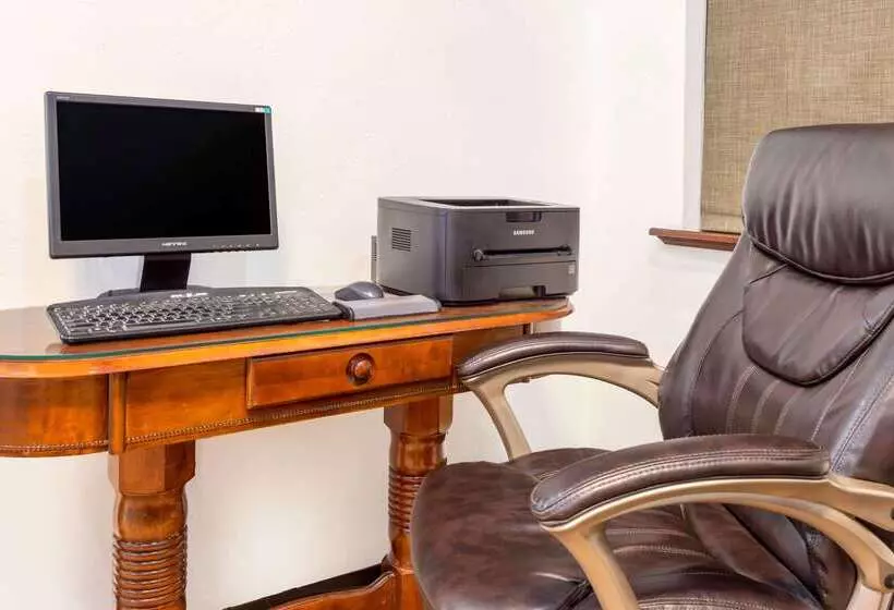 Отель Baymont By Wyndham Green Bay