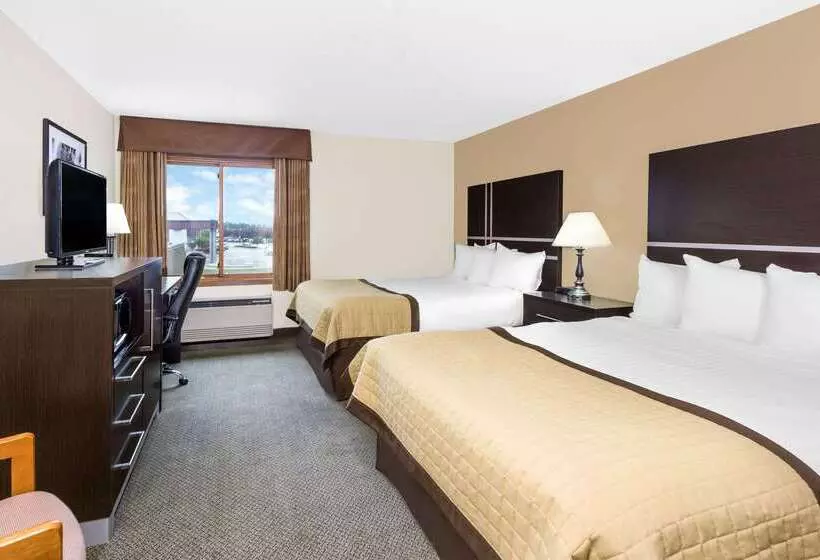 Отель Baymont By Wyndham Green Bay