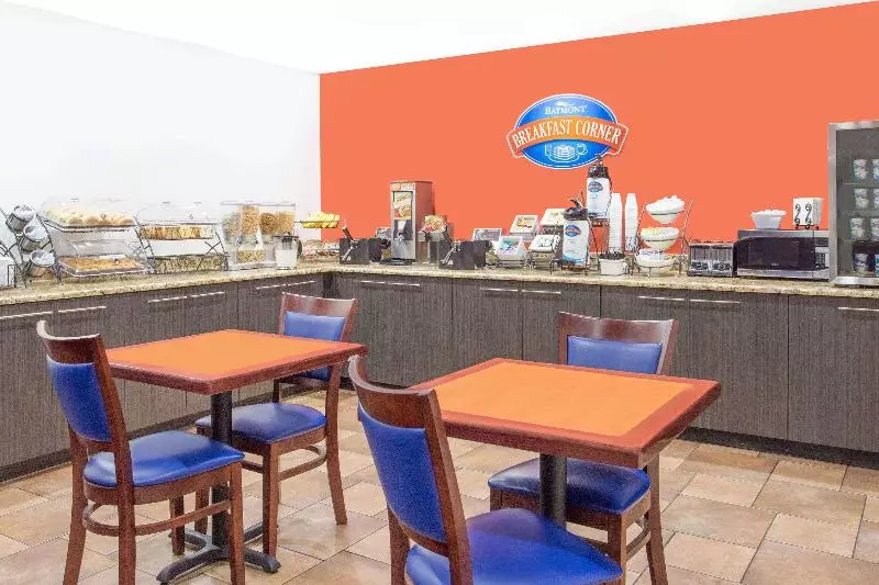 Отель Baymont By Wyndham Green Bay