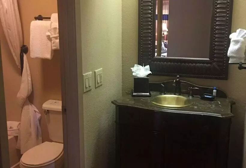 هتل Best Western Plus Landing View Inn & Suites