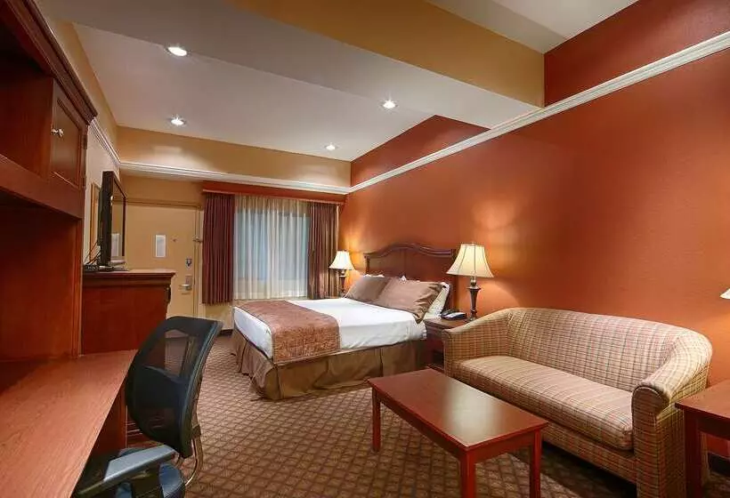 هتل Best Western Plus Landing View Inn & Suites