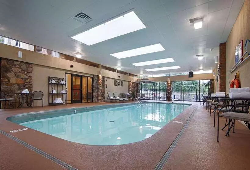 هتل Best Western Plus Landing View Inn & Suites