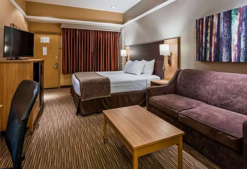 هتل Best Western Plus Landing View Inn & Suites