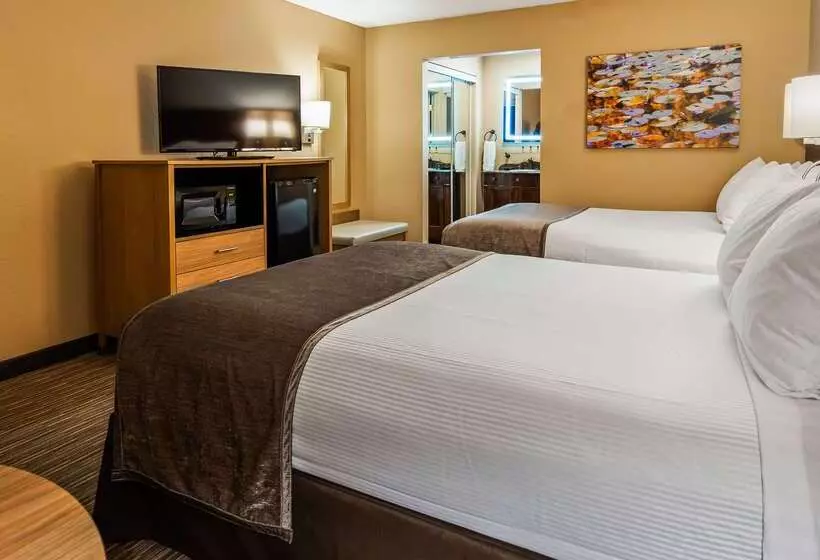 هتل Best Western Plus Landing View Inn & Suites