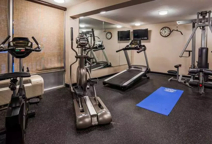 هتل Best Western Plus Landing View Inn & Suites