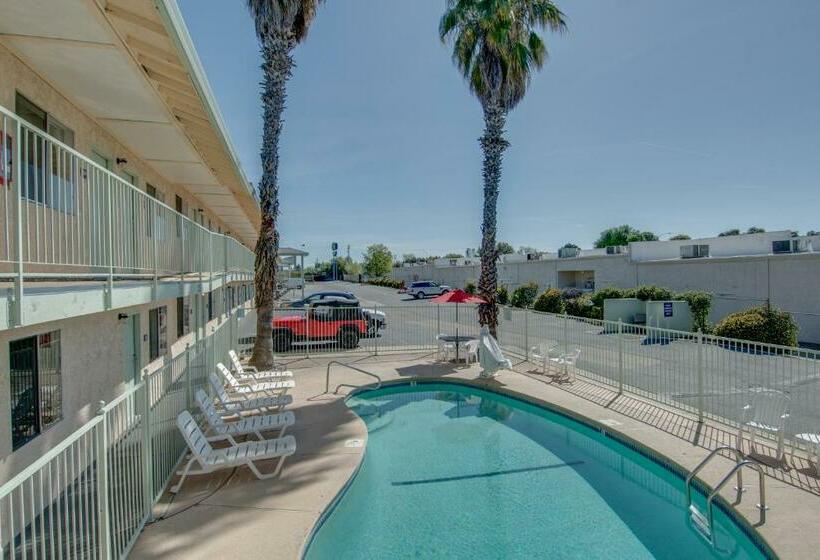 هتل Bridgeway Inn & Suites