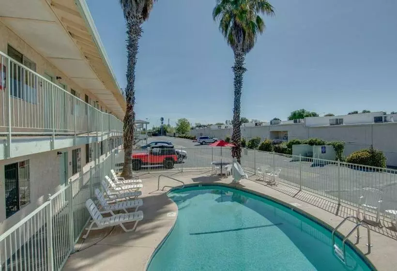 فندق Bridgeway Inn & Suites