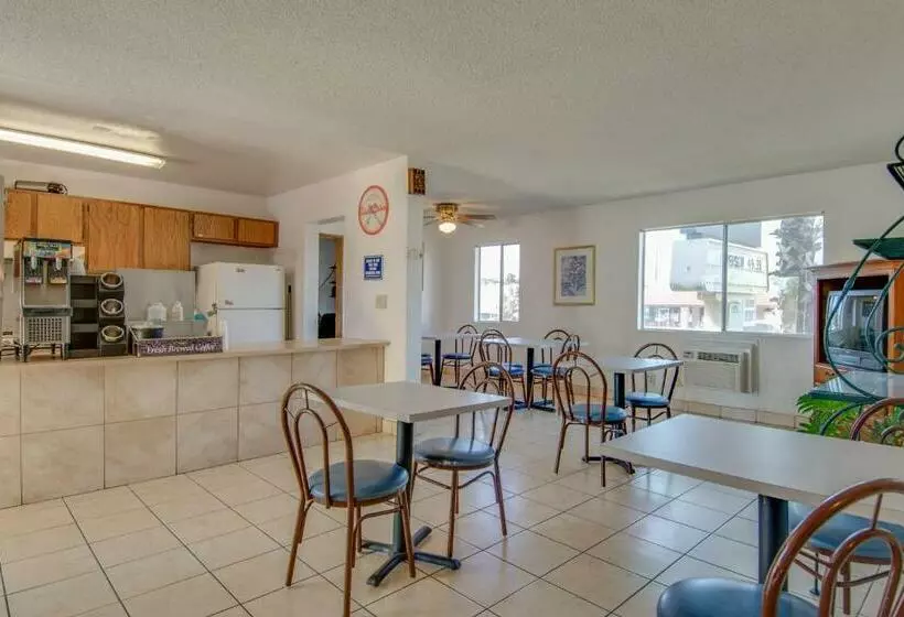 فندق Bridgeway Inn & Suites