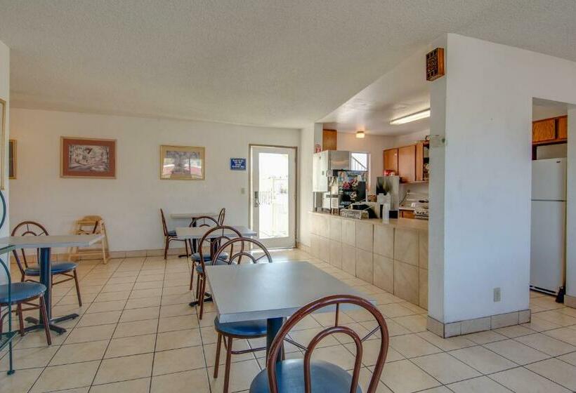 هتل Bridgeway Inn & Suites