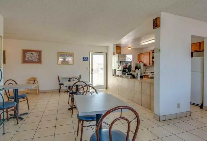 فندق Bridgeway Inn & Suites