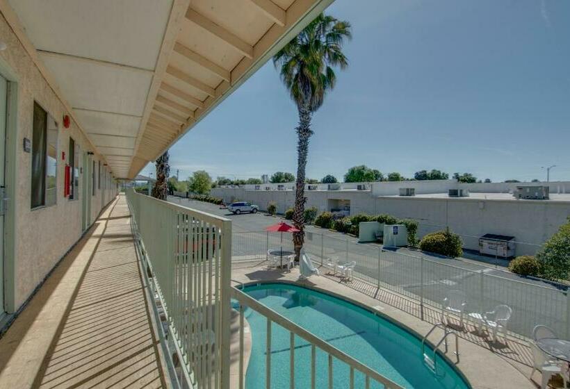 هتل Bridgeway Inn & Suites