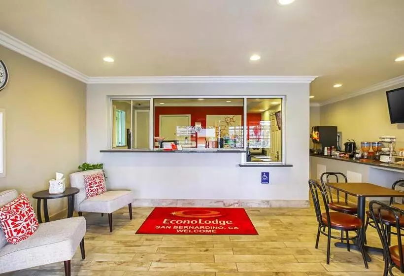 호텔 Econo Lodge San Bernardino I-215