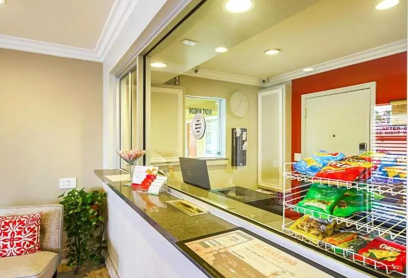 호텔 Econo Lodge San Bernardino I-215