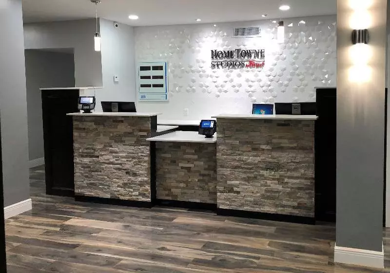 Отель Hometowne Studios By Red Roof San Antonio E   Frost Bank Center