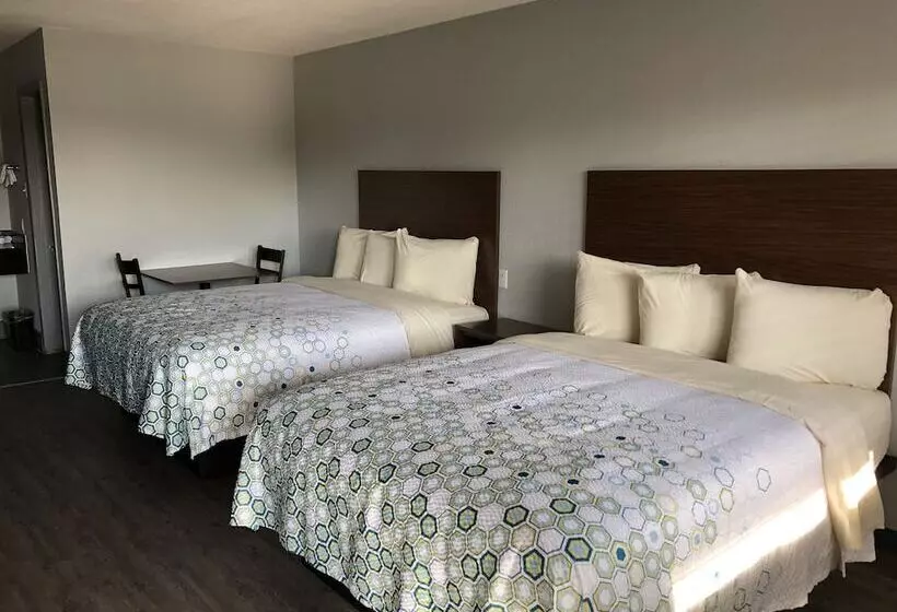 Отель Hometowne Studios By Red Roof San Antonio E   Frost Bank Center