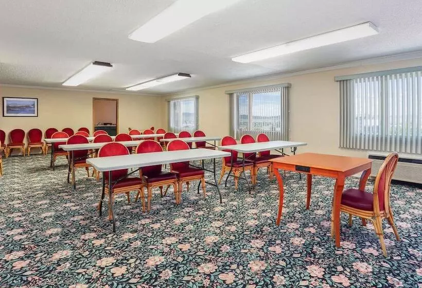 Szálloda Howard Johnson By Wyndham Helena