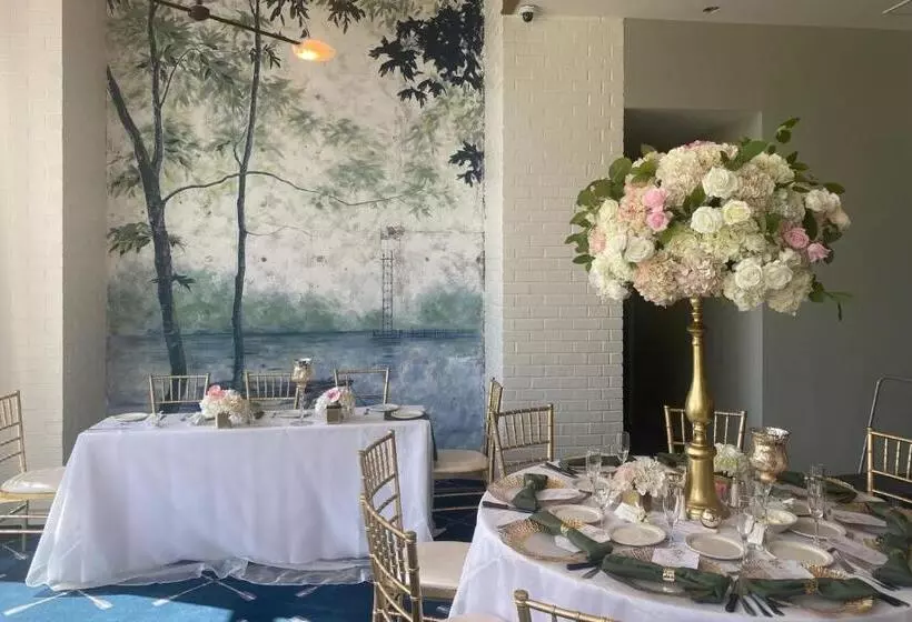 Merriweather Lakehouse Hotel, Autograph Collection