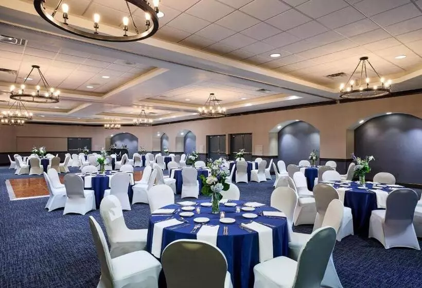 Merriweather Lakehouse Hotel, Autograph Collection