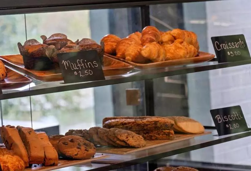 Merriweather Lakehouse Hotel, Autograph Collection