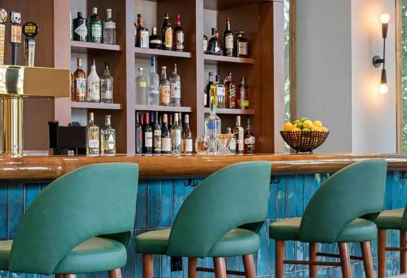 Merriweather Lakehouse Hotel, Autograph Collection