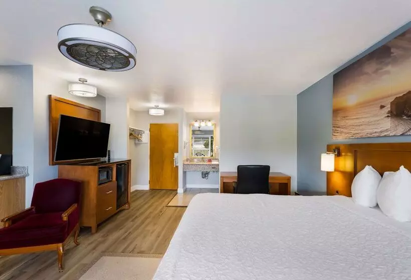 Отель Pacific Coast Roadhouse