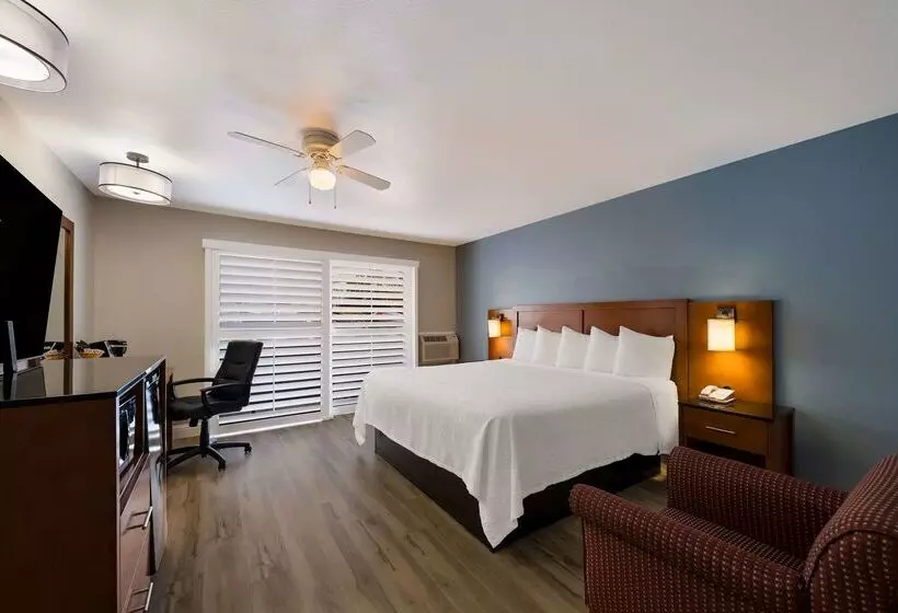 Отель Pacific Coast Roadhouse