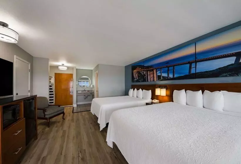 Отель Pacific Coast Roadhouse