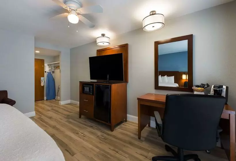 Отель Pacific Coast Roadhouse