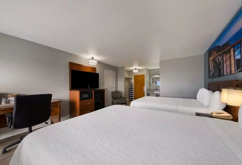 Отель Pacific Coast Roadhouse