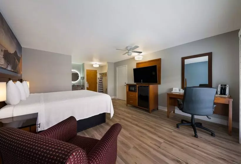 Отель Pacific Coast Roadhouse